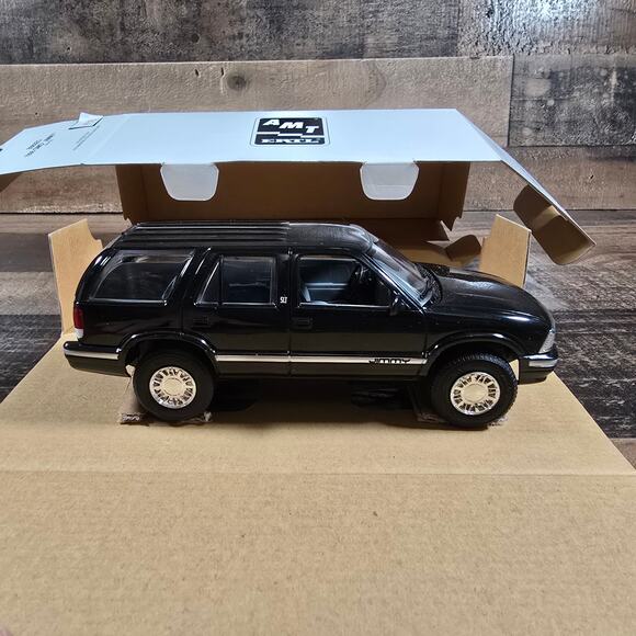 Ertl AMT 1996 GMC Jimmy Black 4X4 Dealer Promo - Picture 1 of 11